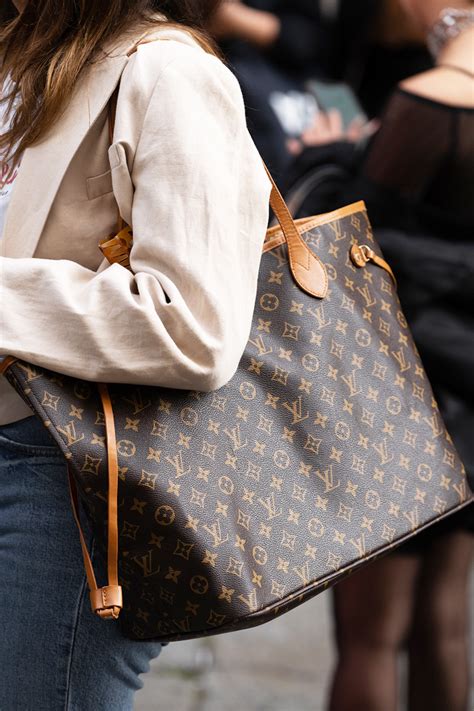 lv neverfull gm|neverfull gm price.